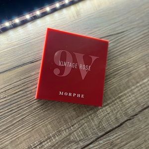 9V Vintage Rose Artistry Palette